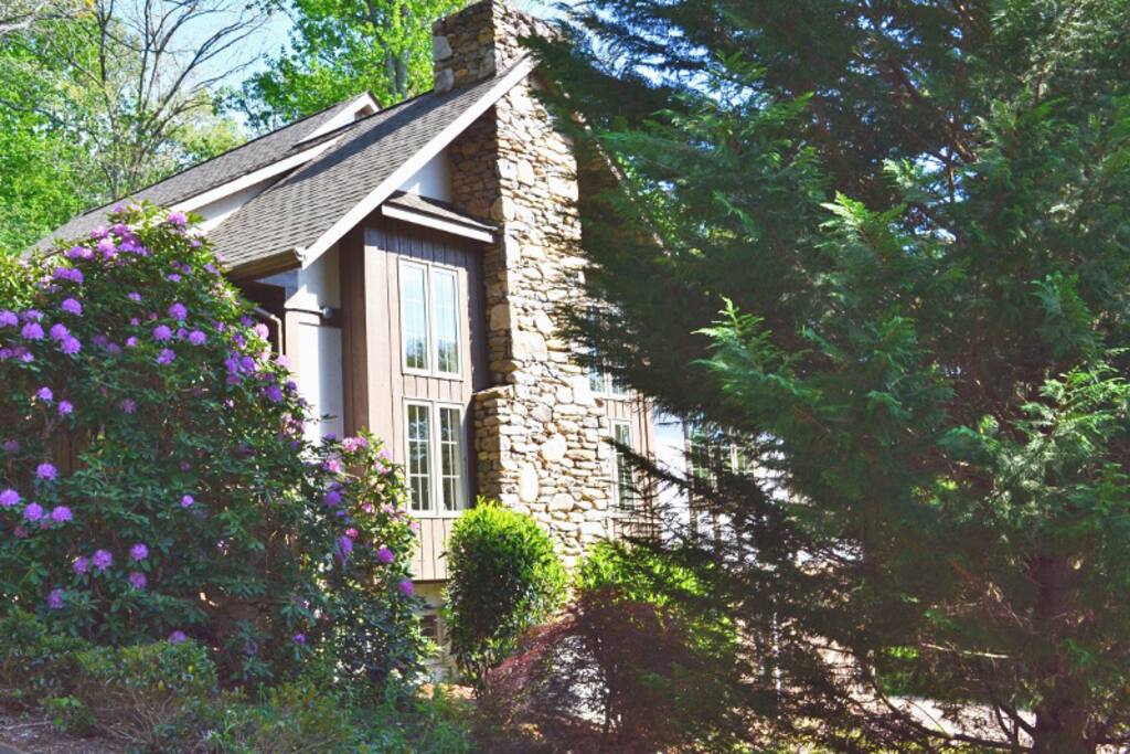 House is much larger than it looks from the outside.