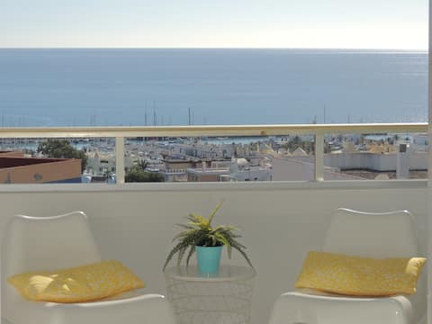 Airbnb con mejor rendimiento: Large terrace, sea views, Marina, close to beach. en Benalmádena