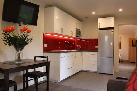 Boutique apartment,self-contained, close to beach.