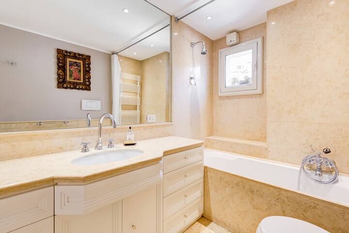 Colosseum Terrace Apartment gallery image 5