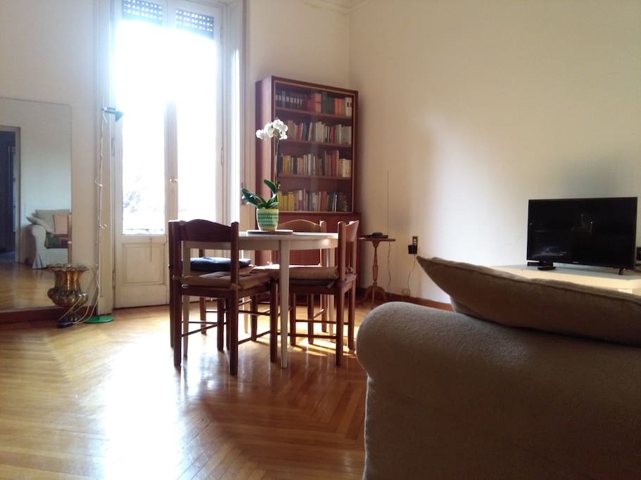 the french window of the living room and the round dining table