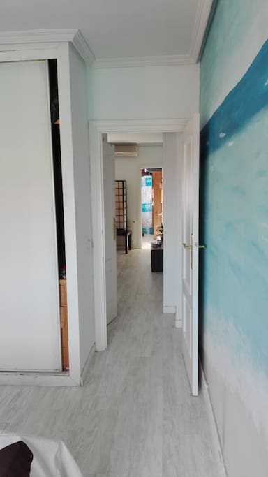 Pasillo en medio del mar.
Corridor in the middle of the sea