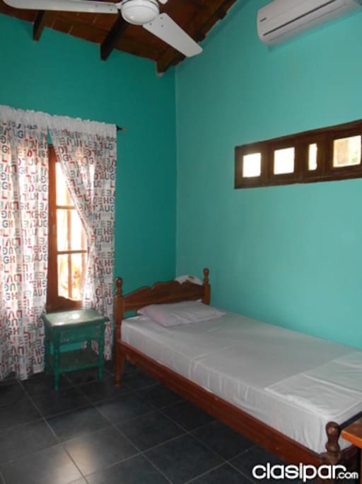 dormitorio individual c/aire acondiconado