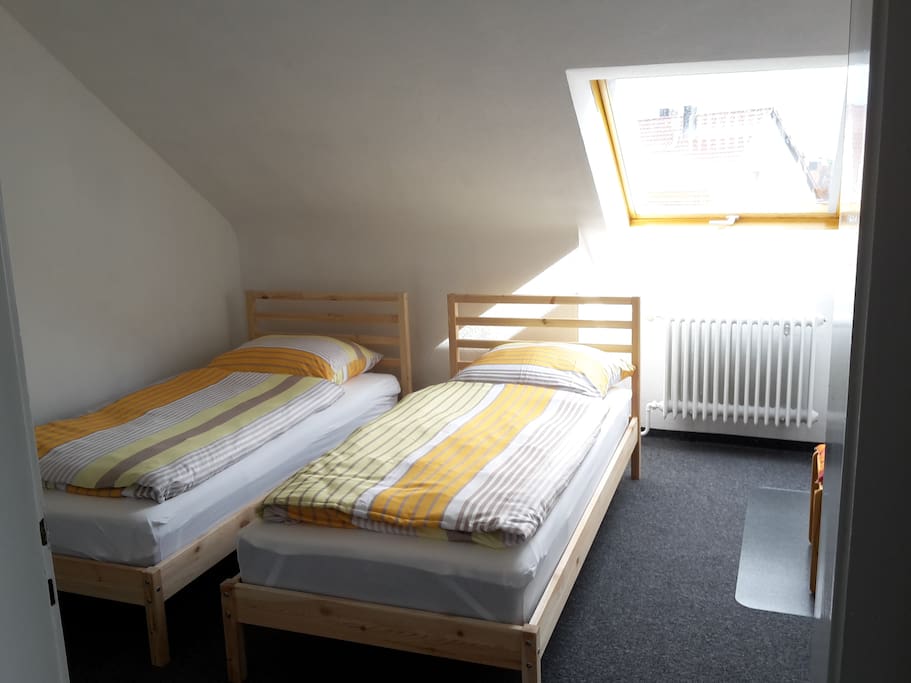 Bedroom with 2 beds / Schlafzimmer mit 2 Betten