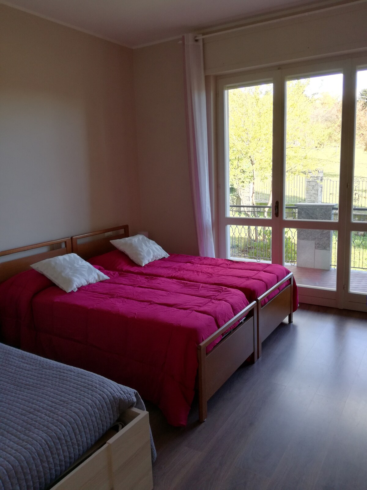 Chumba kilicho na vitanda 3 vya mtu mmoja katika fleti