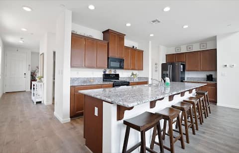 SS 6BD/3.5BA lovely home relax
