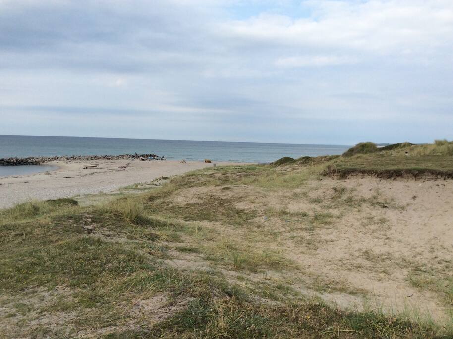 Under 5 minutters gang til denne skønne strand og dejlige hav