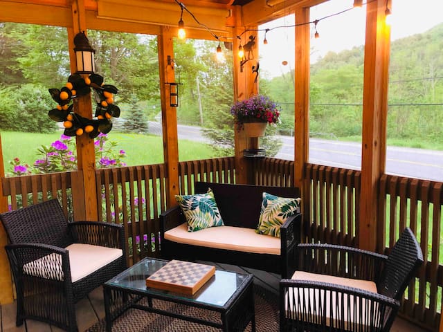 Bear Cub Cabin -Lovely Mountain Retreat