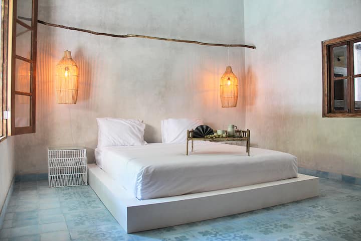 Соба 2 - брачен кревет (широк 150 - 179 см