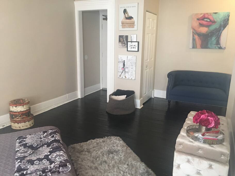This is the main room of the studio. It’s a small place, but clean.