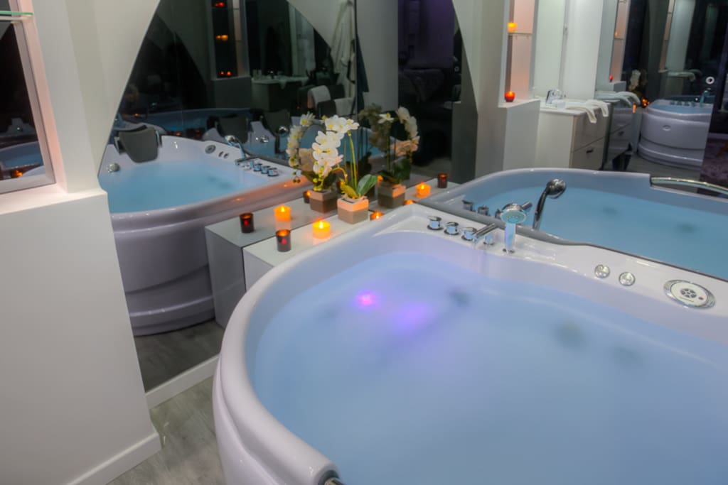 Salle de bain baignoire balnéo 2 places
