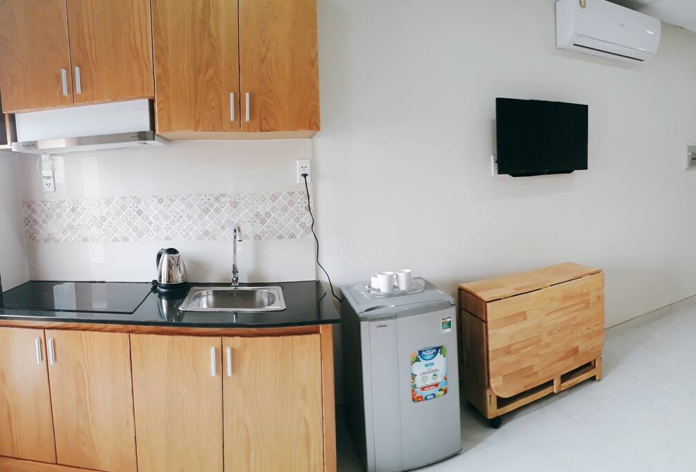 Fridge, microwave, kettle, foldable dining table and 4 chairs, cable TV and air conditioning