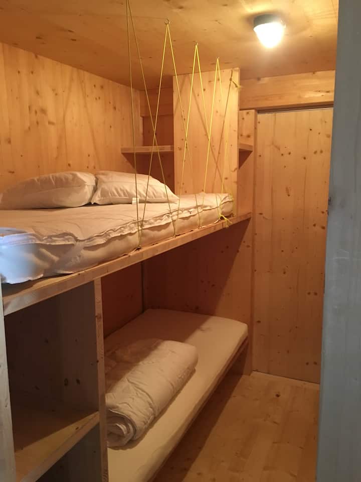 príklad horskej miestnosti s posuvnými dverami 