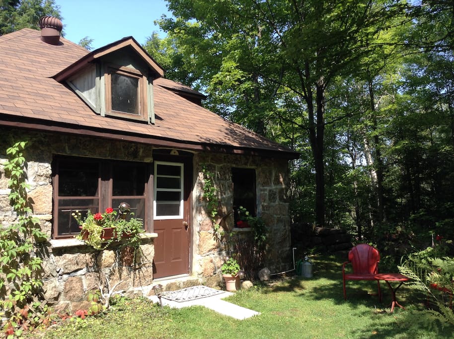Private Entrance to Stone Cottage Suite