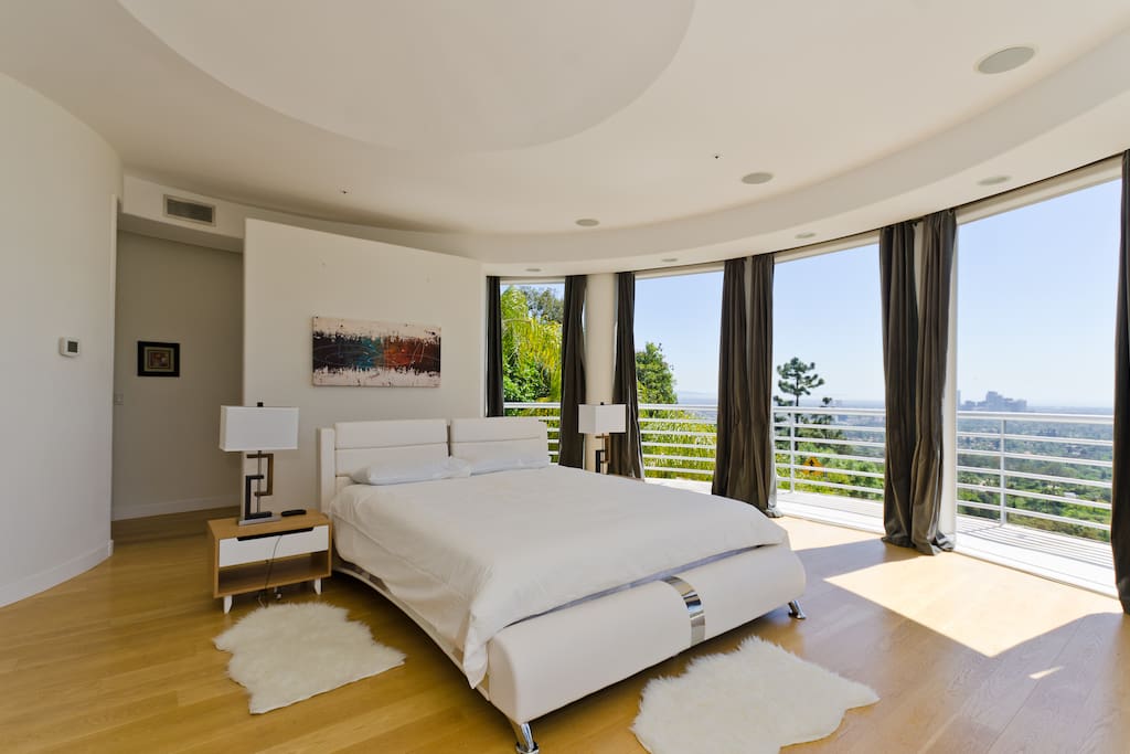 Master Bedroom
City view
Century city
Ocean view