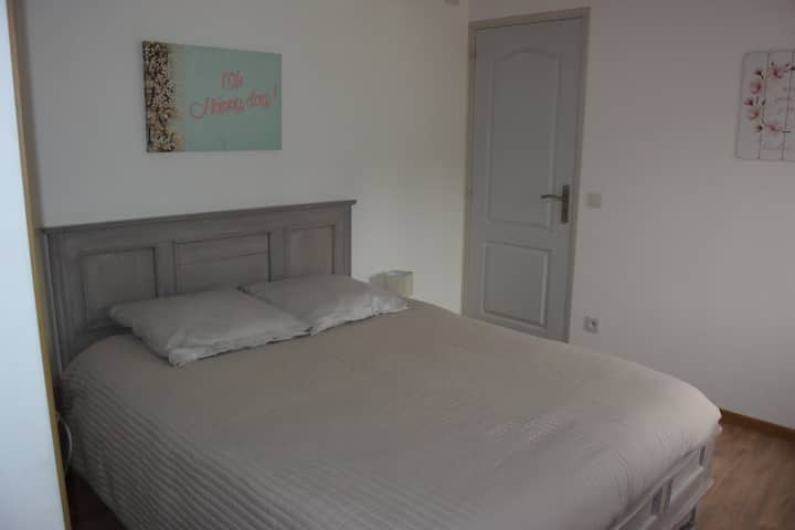 1 manželská posteľ, 2 lôžka