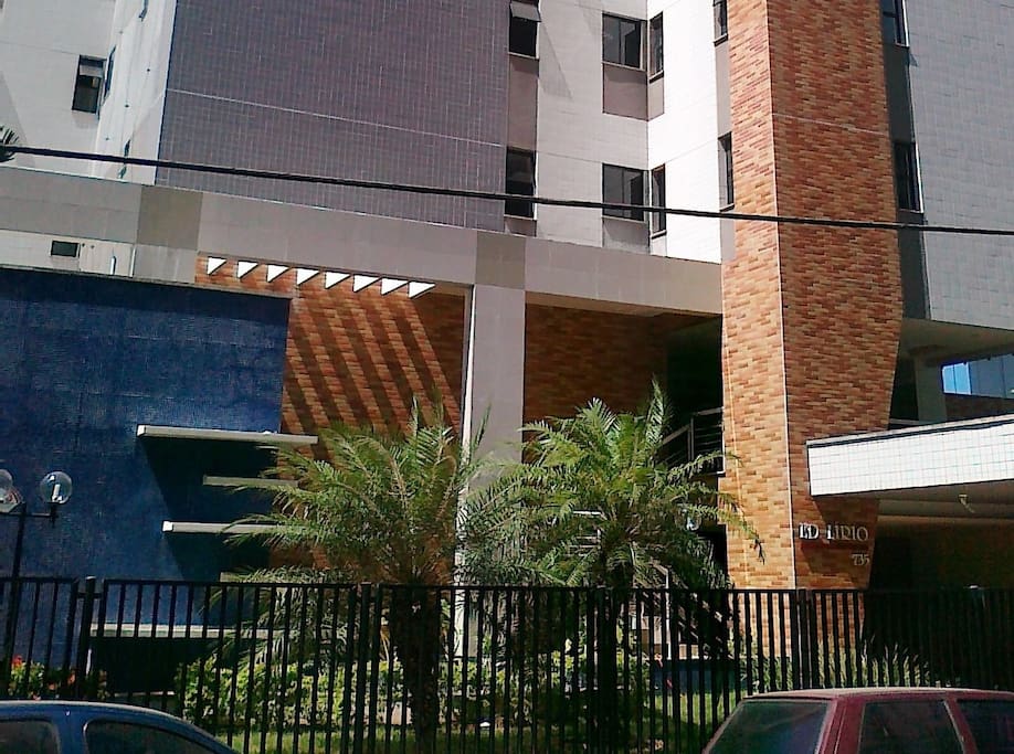 entrada do predio Lirio com porteiro 24 horas