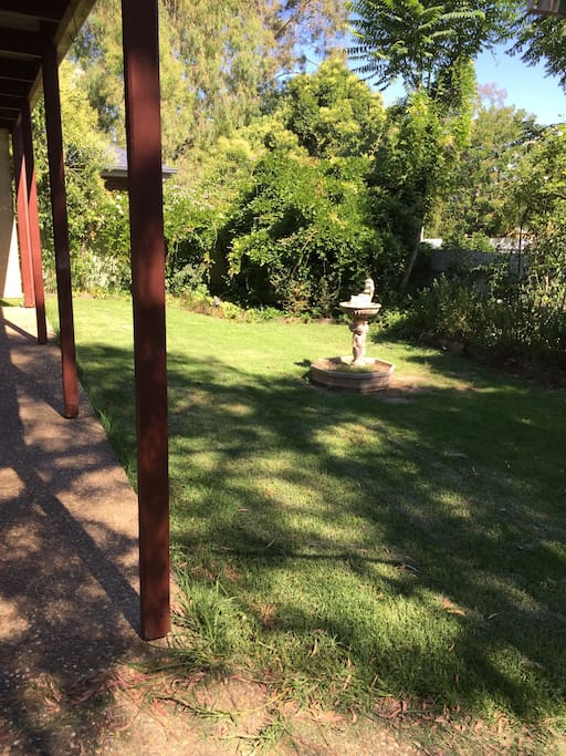 Contained rear yard.
r