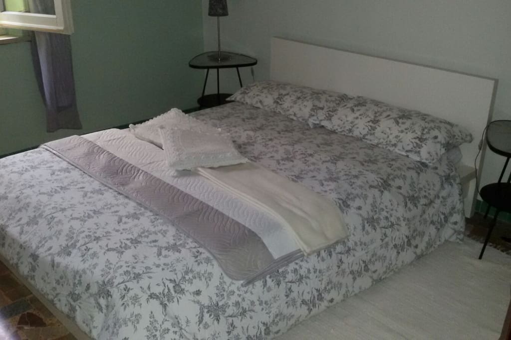 CAMERA "Romantica". Doppia € 50 a notte e per singoli € 25