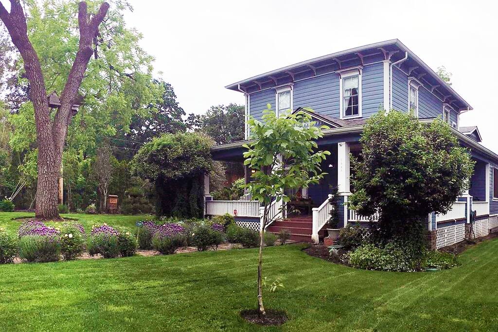 Springtime at the Smith House.