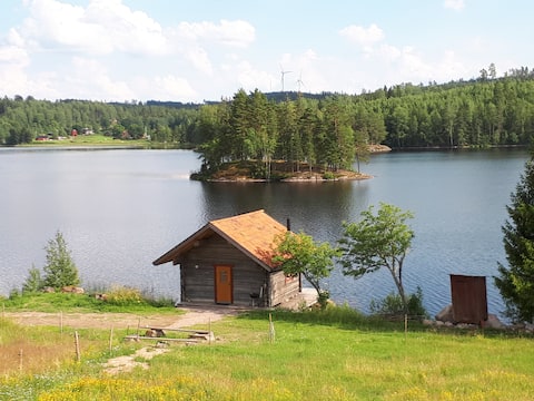 Lake house with all the amenities by the fishing lake.