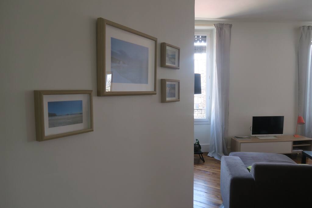 Le salon, avec vue sur le massif de Belledonne