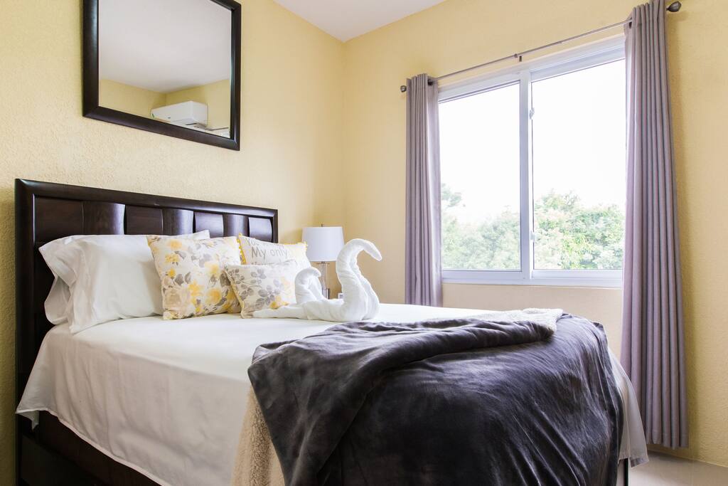 Top 100 Airbnb Rentals 2017 in Kingston, Jamaica