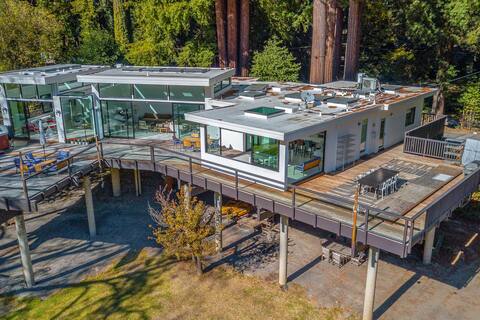 "California Dream:" Contemporary River Penthouse