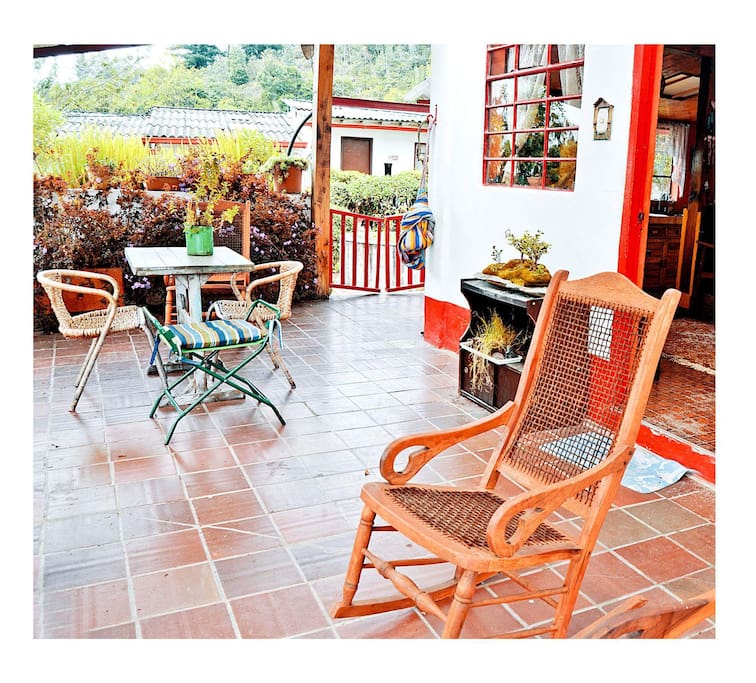 Porch / lovely space to chill & see the landscape\ lugar relajante para ver el paisaje