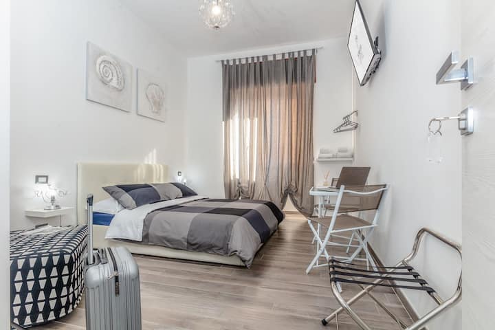 Scirocco Rooms - Tourist Accommodation on the harbor