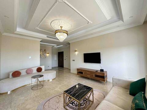 Luxury 3 BR Apartment Sea View, Central AC, WIFI
