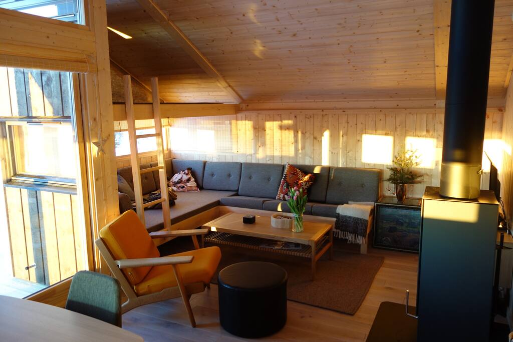 Sofa and daybed tailor made for this cabin. Cosy and intimate :)