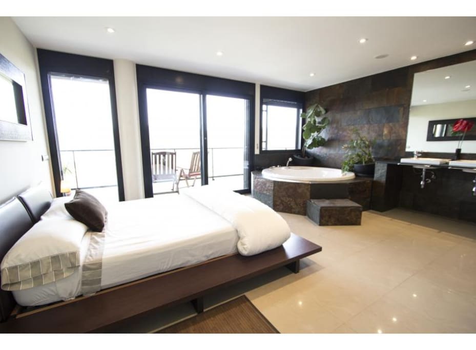 Suite con jacuzzi, aseo y vestidor
