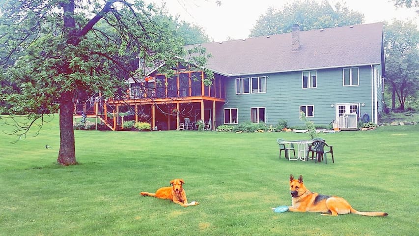 Perfect, peaceful hangout. Enjoy the huge yard.