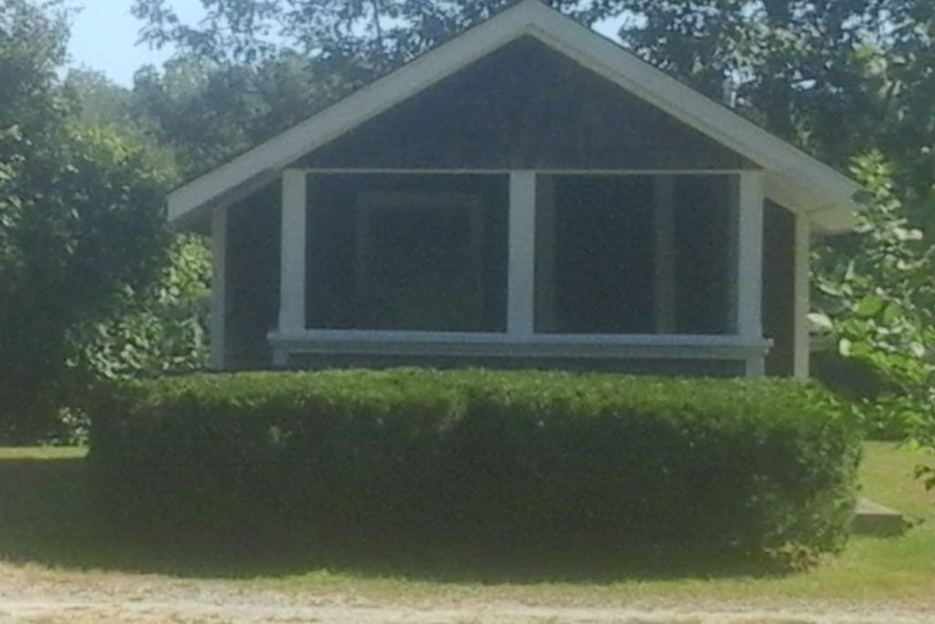 QUAINT COTTAGES ON THE CONNECTICUT RIVER.