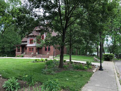 History and Luxury on the Kankakee River