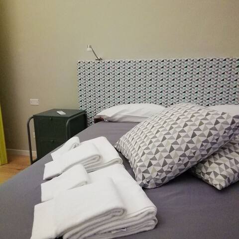 Room and breakfast in a strategic location