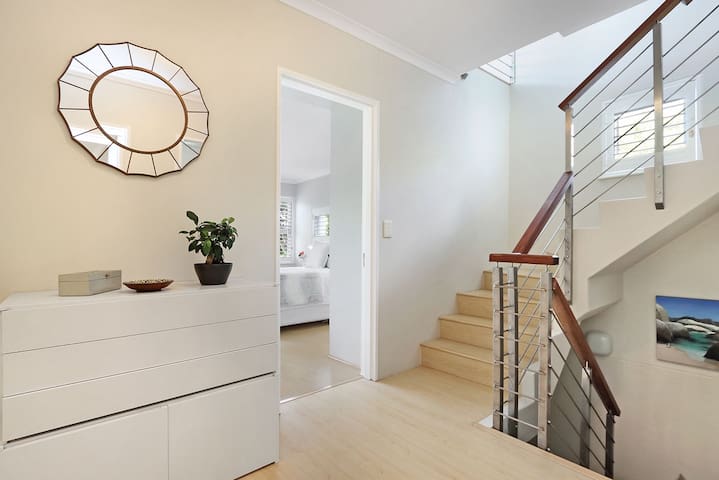 Perfect townhouse a stones throw from BoulderBeach gallery image 4