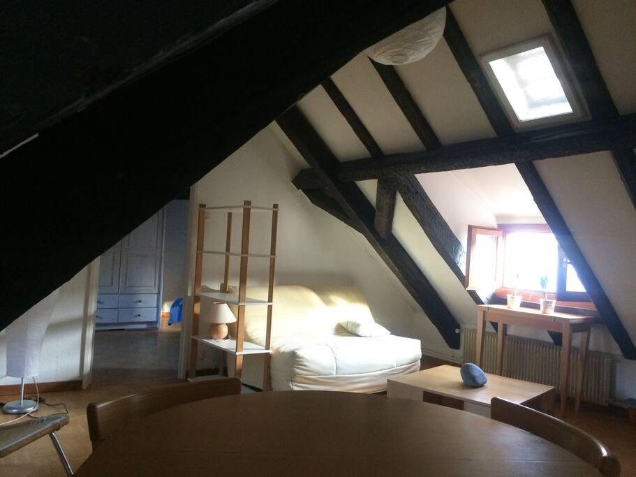 Pièce principale avec couchage double