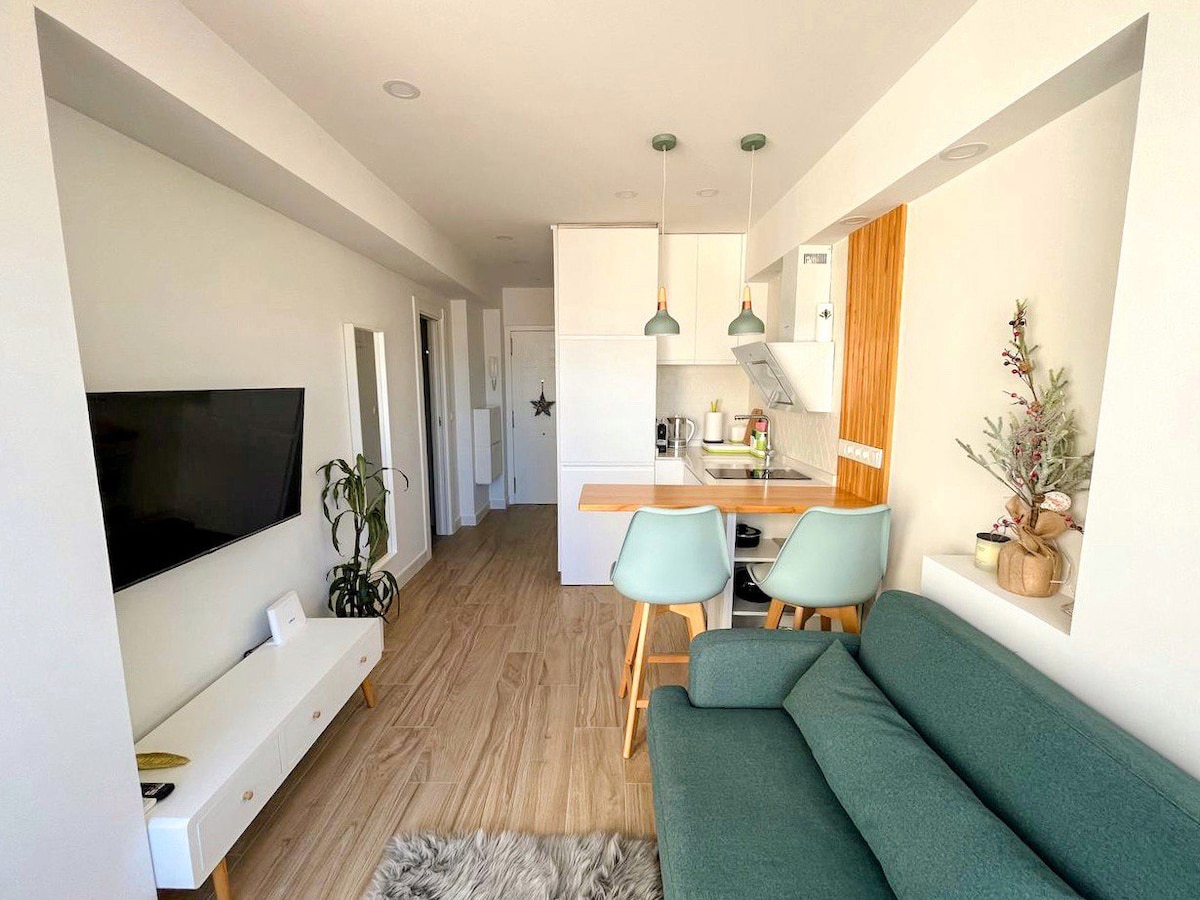 Airbnb performant: Lovely beach front apartment with sea view à El Campello