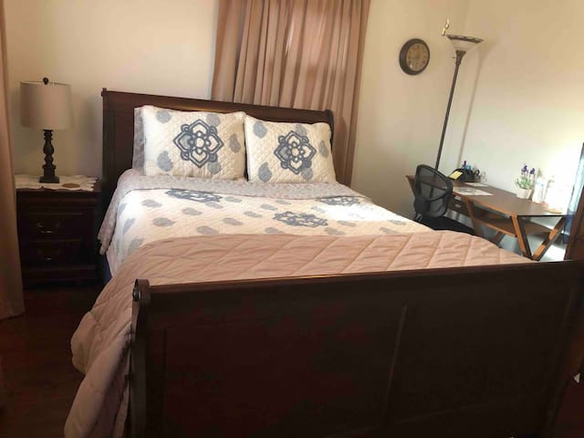 Your Room away from home Alexandria VA, close DC.