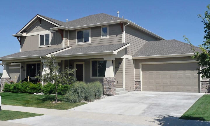 Cheerful Home-away-from-home W/simpsons Pinball!