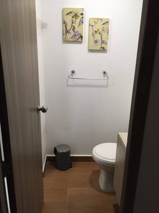 dos baños completos con ducha