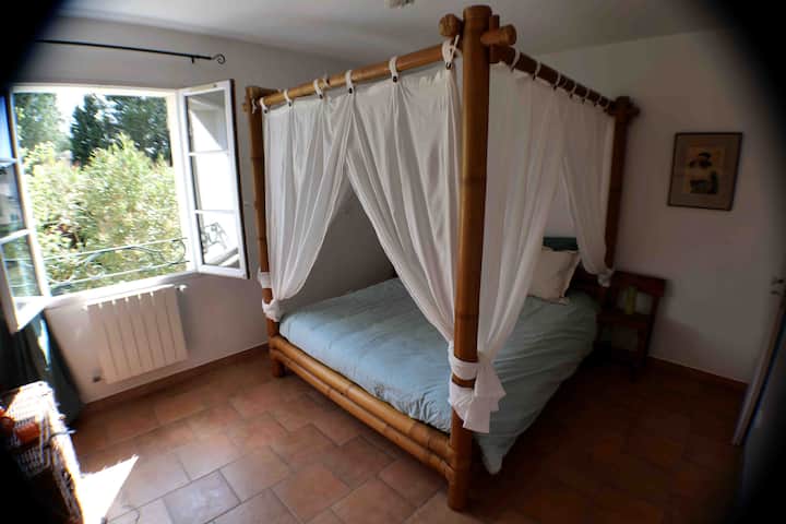 楼层： 3号卧室-竹子，双人床200 x 160厘米