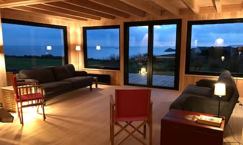 L'Iroise de Crozon      facing the sea  beach access