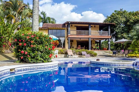 Beautiful Chalet in El Caimo (Armenia, Colombia)