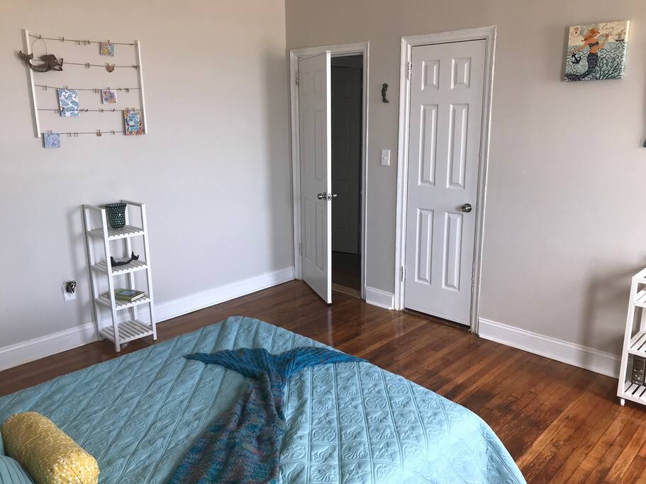 Private room with Queen bed.