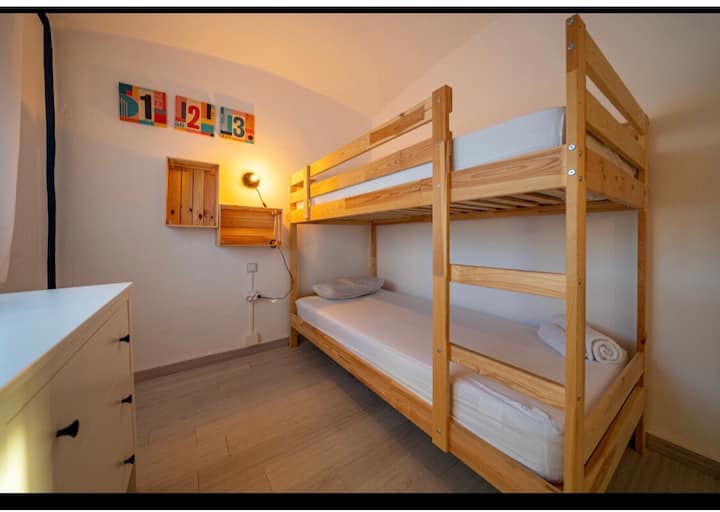 Habitacio ‌ oomom Kids
 'Room
 Детскии‧ номер