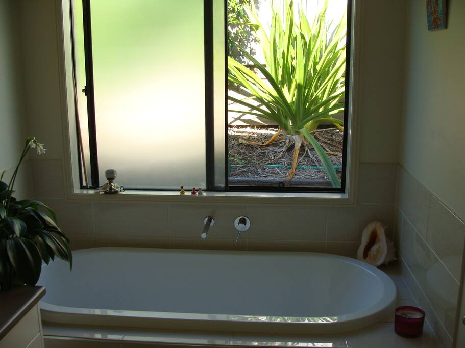 Deep bath