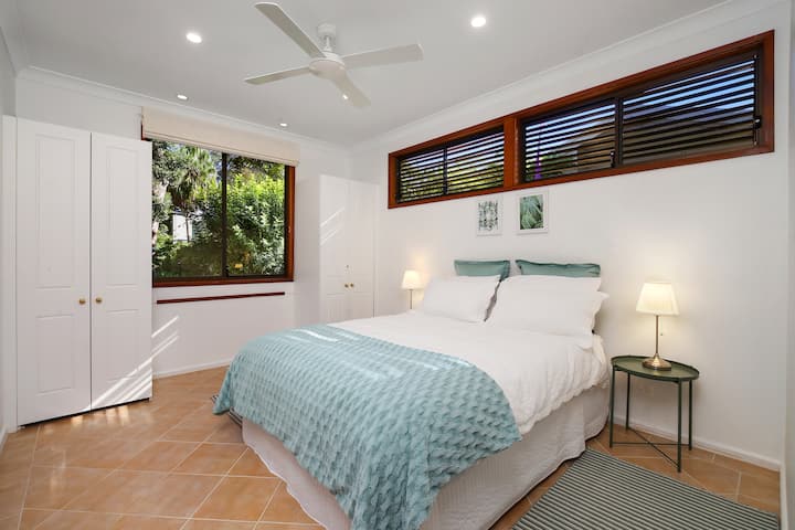 Спална соба 3 - брачен кревет (широк 150 - 179 см)